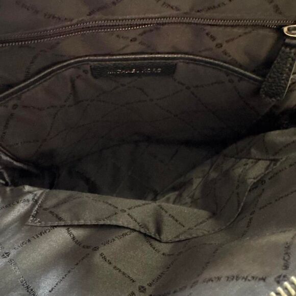 MICHAEL KORS Black leather backpack zipper closure excellent condition